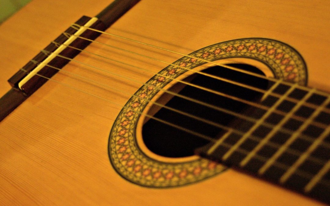 Realizzare una chitarra fai da te per bambini
