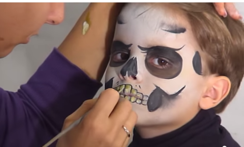 Trucchi per Halloween: lo scheletro